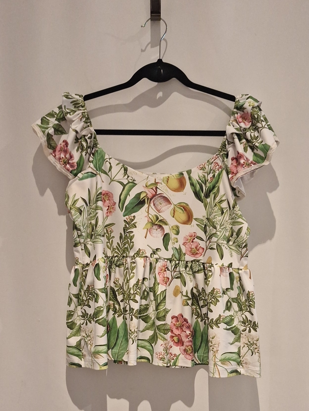 Smith And Quinn Floral Botanical Peplum Puff-Sleeve Top in White and Green